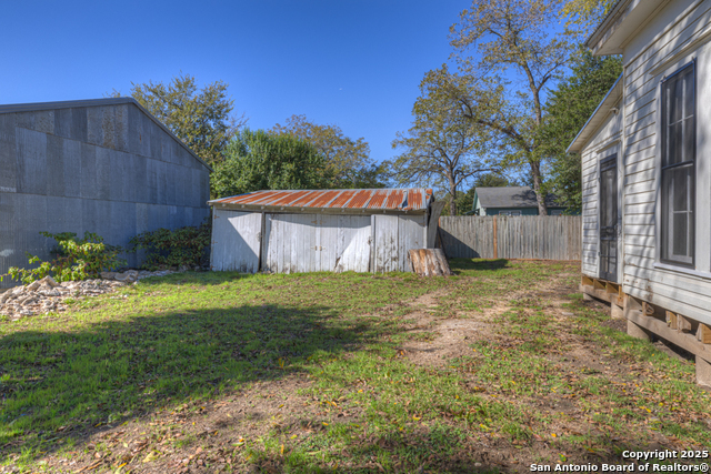 Image 38 of 41 For 163 Coll E