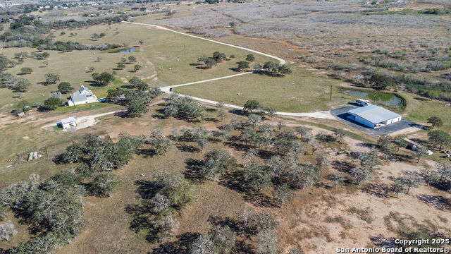 Listing photo id 8 for 2400 Elm Creek