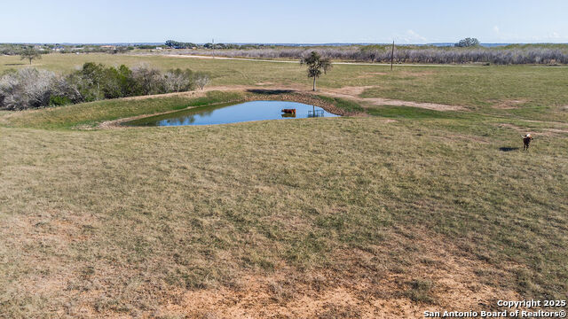 Listing photo id 9 for 2400 Elm Creek