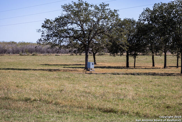 Listing photo id 12 for 2400 Elm Creek