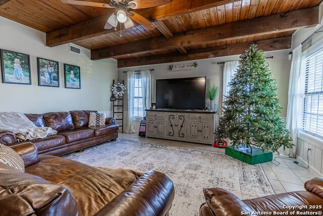 Listing photo id 24 for 2400 Elm Creek