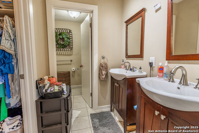 Listing photo id 27 for 2400 Elm Creek