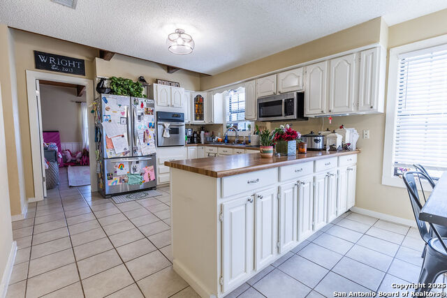 Listing photo id 30 for 2400 Elm Creek