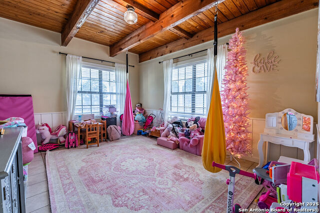 Listing photo id 33 for 2400 Elm Creek