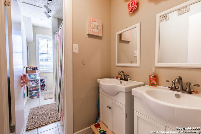 Listing photo id 36 for 2400 Elm Creek