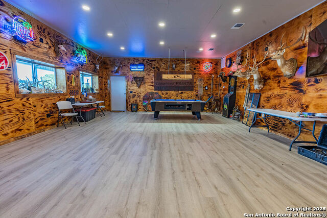 Listing photo id 42 for 2400 Elm Creek