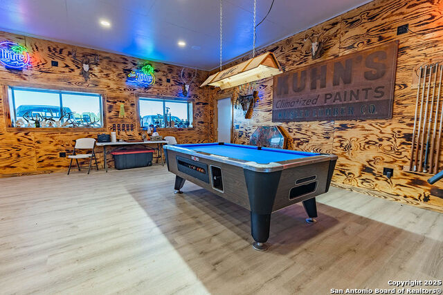 Listing photo id 44 for 2400 Elm Creek