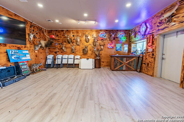 Listing photo id 45 for 2400 Elm Creek