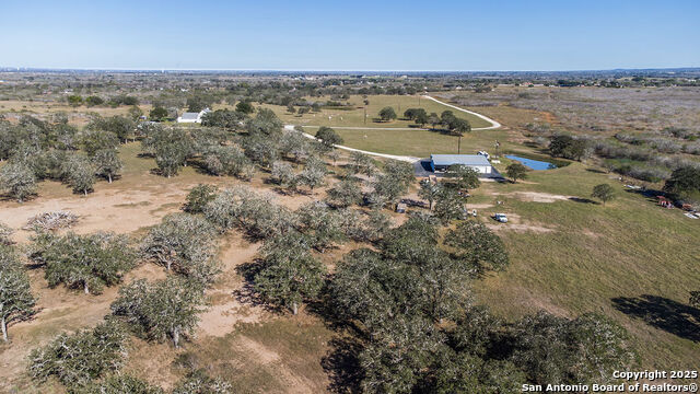 Listing photo id 5 for 2400 Elm Creek