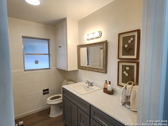 Image 13 of 30 For 4906 Bernadine