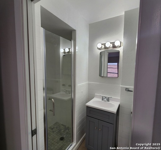 Image 16 of 30 For 4906 Bernadine