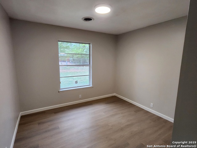 Image 25 of 30 For 4906 Bernadine