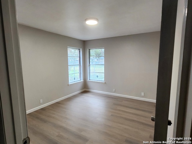 Image 26 of 30 For 4906 Bernadine