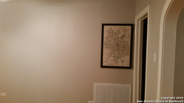 Image 11 of 43 For 410 S. Park Blvd.