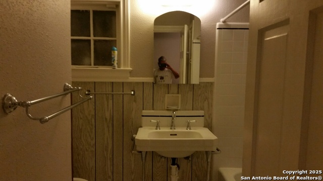 Image 13 of 43 For 410 S. Park Blvd.