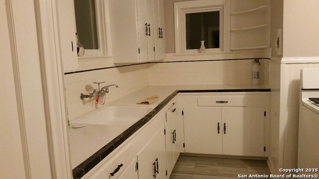 Image 4 of 43 For 410 S. Park Blvd.