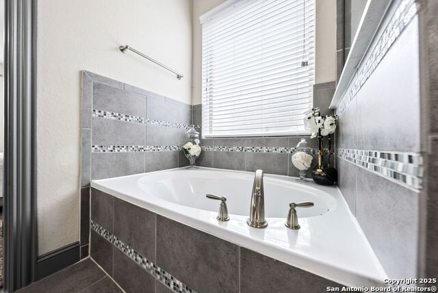 Image 32 of 59 For 8418 Mystic Chase