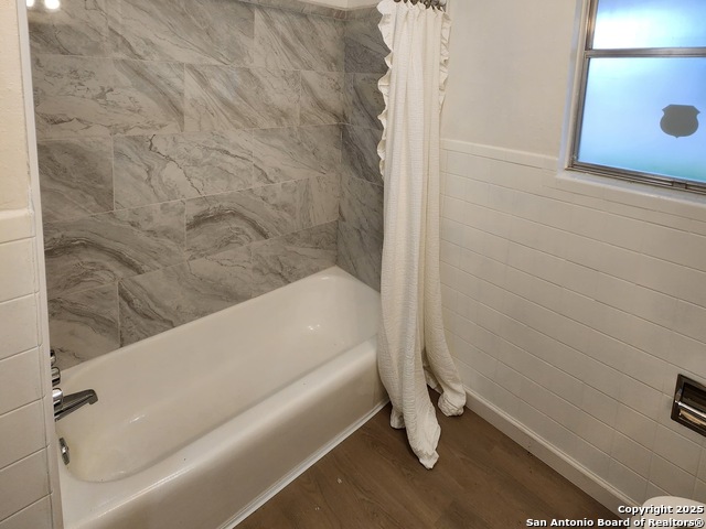 Image 11 of 19 For 4906 Bernadine