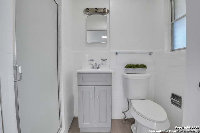 Image 14 of 19 For 4906 Bernadine