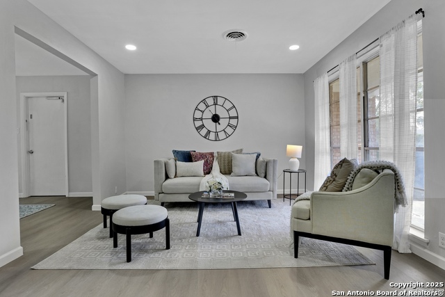 Image 4 of 19 For 4906 Bernadine