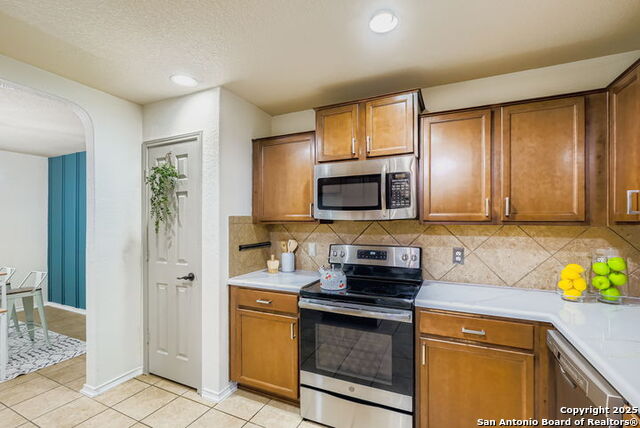 Image 8 of 43 For 11306 Camp Creek Trail