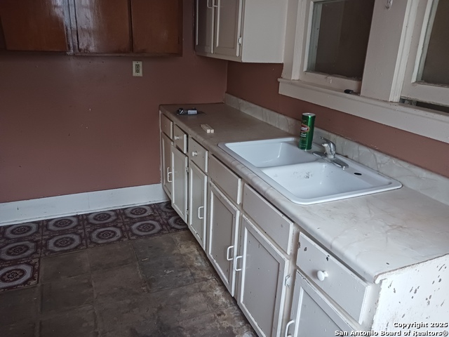 Image 3 of 13 For 702 Malone W