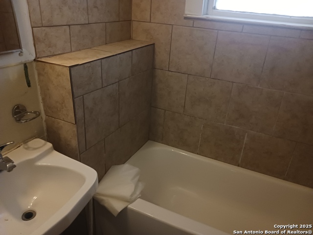 Image 7 of 13 For 702 Malone W