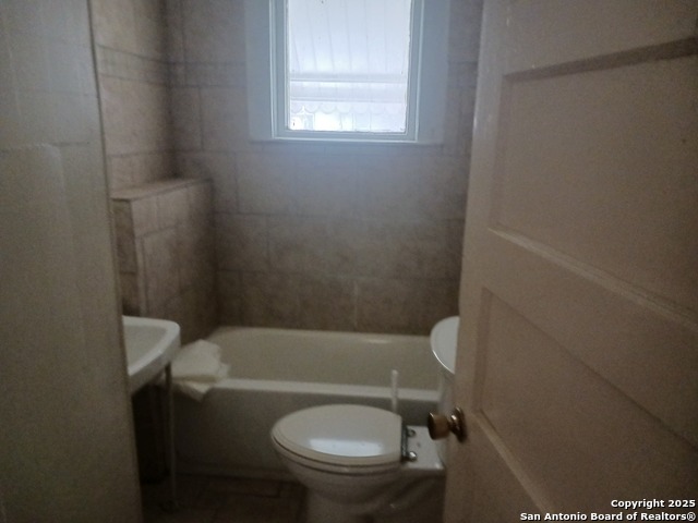 Image 8 of 13 For 702 Malone W