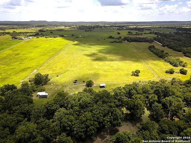 Listing photo id 15 for 10485 Fm 466