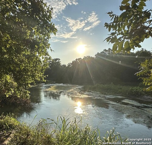 Listing photo id 5 for 10485 Fm 466