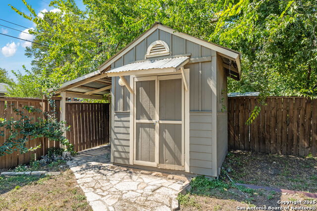 Image 30 of 31 For 122 Brees