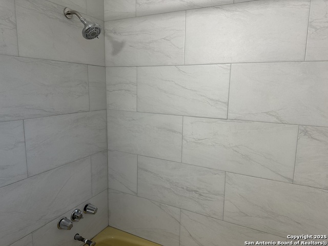 Image 11 of 25 For 13639 Oak