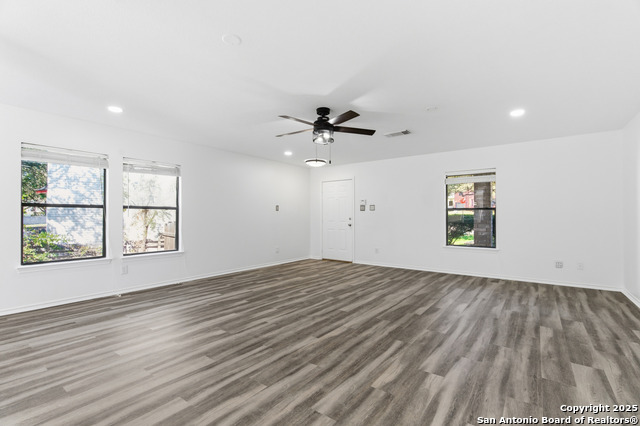 Image 32 of 52 For 404 Ashley Park