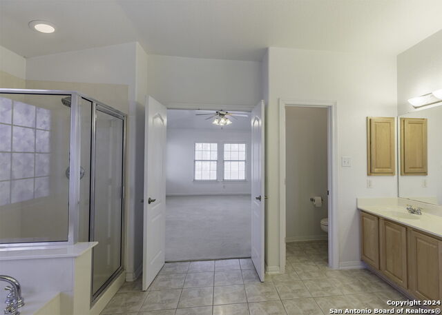 Listing photo id 16 for 915 Classen Pass