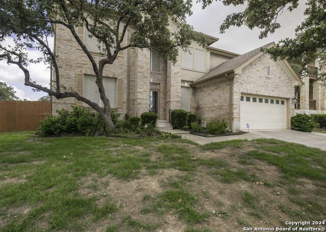 Listing photo id 1 for 915 Classen Pass
