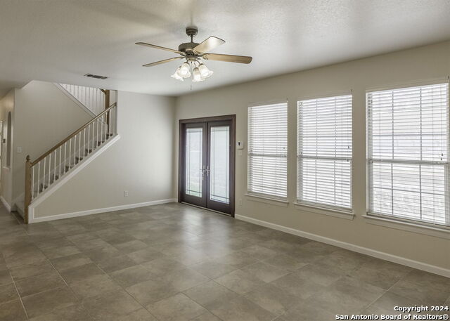 Listing photo id 7 for 915 Classen Pass