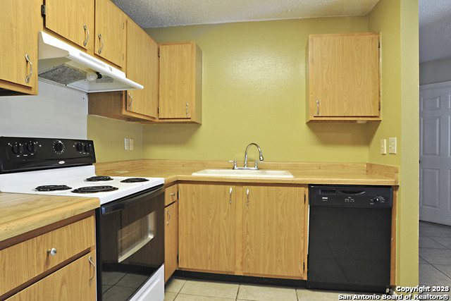 Image 4 of 19 For 7318 Corian Park Dr