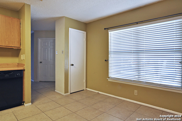 Image 6 of 19 For 7318 Corian Park Dr