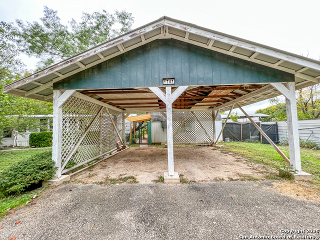 Image 6 of 13 For 1741 Valley B