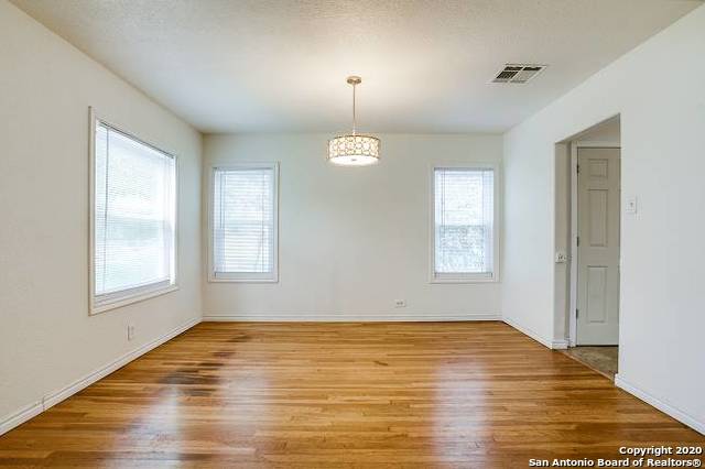 Image 4 of 12 For 2803 Woodlawn Ave W