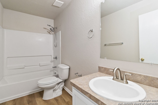 Image 21 of 30 For 4614 Stallion Cove