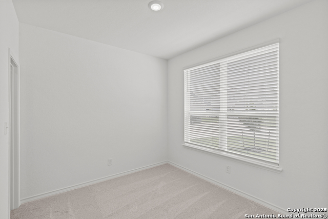 Image 4 of 23 For 949 Heartseed Avenue