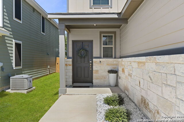 Image 2 of 33 For 223 Kinsley Way