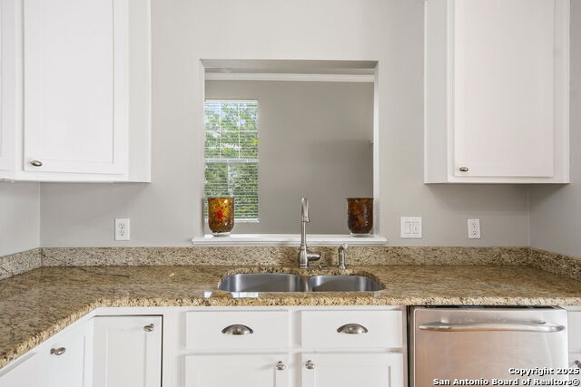 Image 17 of 47 For 7342 Oak Manor  #6202