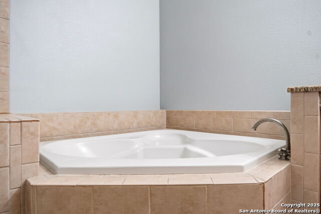 Image 25 of 47 For 7342 Oak Manor  #6202