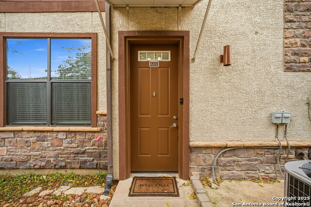 Image 3 of 47 For 7342 Oak Manor  #6202