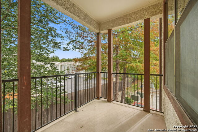 Image 32 of 47 For 7342 Oak Manor  #6202