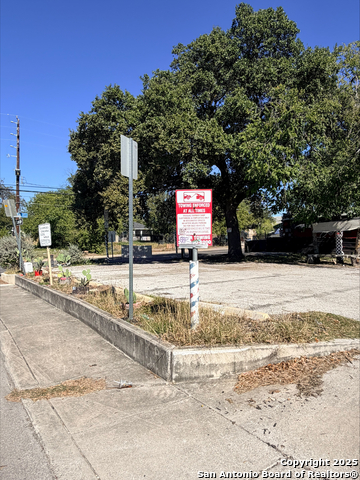 Listing photo id 1 for 2526 Guadalupe