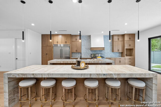 Image 15 of 39 For 718 Ridgemont Ave