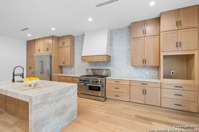 Image 16 of 39 For 718 Ridgemont Ave